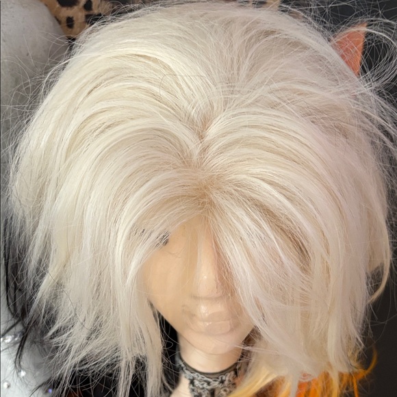 2 Wigs - Picture 10 of 11